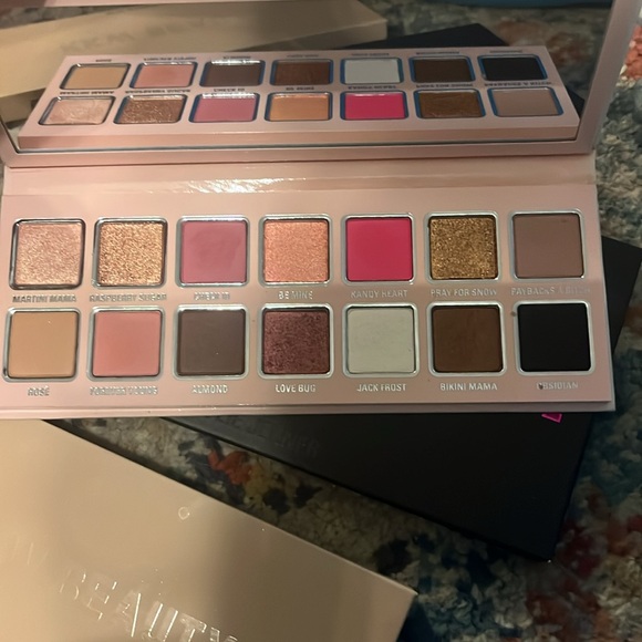 Kylie cosmetics Valentine palette - Picture 4 of 4